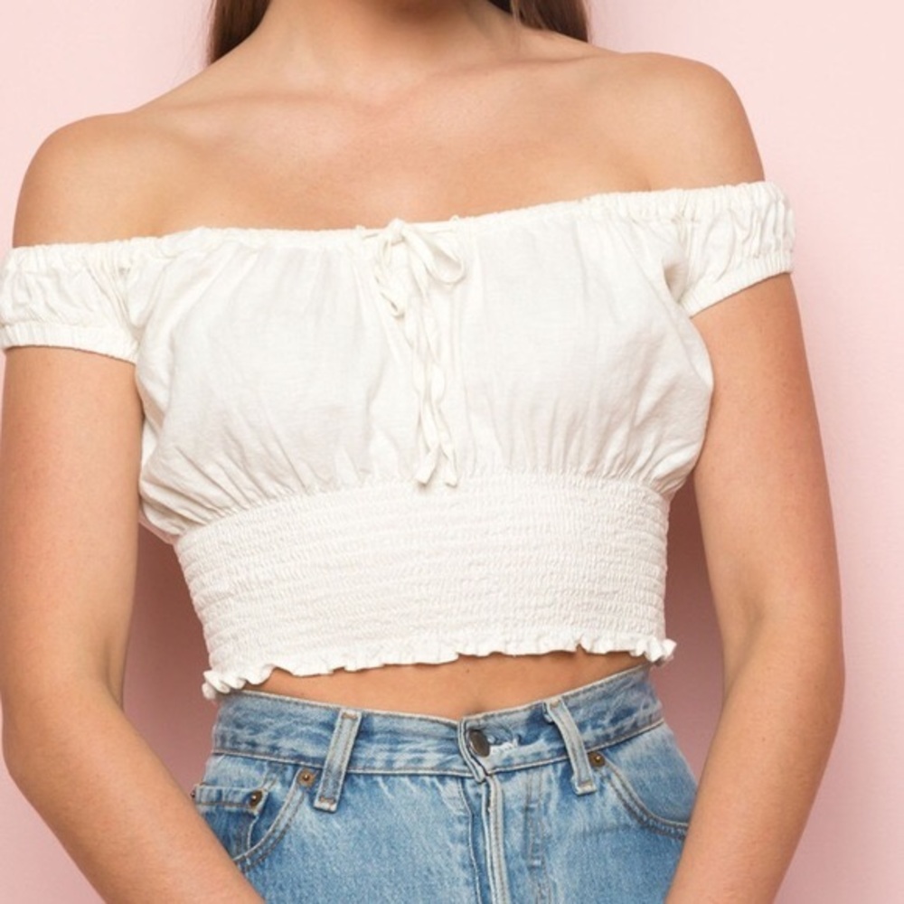 Brandy Melville White off the shoulder scrunch top